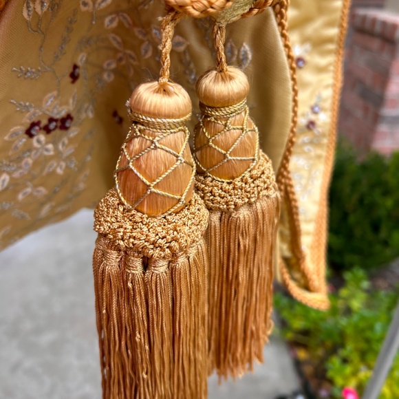 Table Runner, Gold Enhanced w/ Velvet Backing and Tassels - Picture 3 of 7